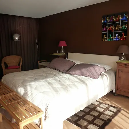 Alojamento de Acomodação e Pequeno-almoço à La Maison Jaune Nantes